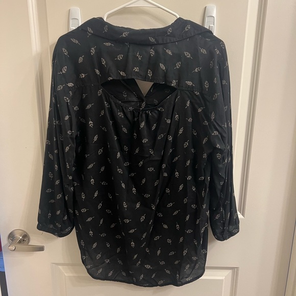 American Eagle Cutout Back Blouse - Picture 3 of 7